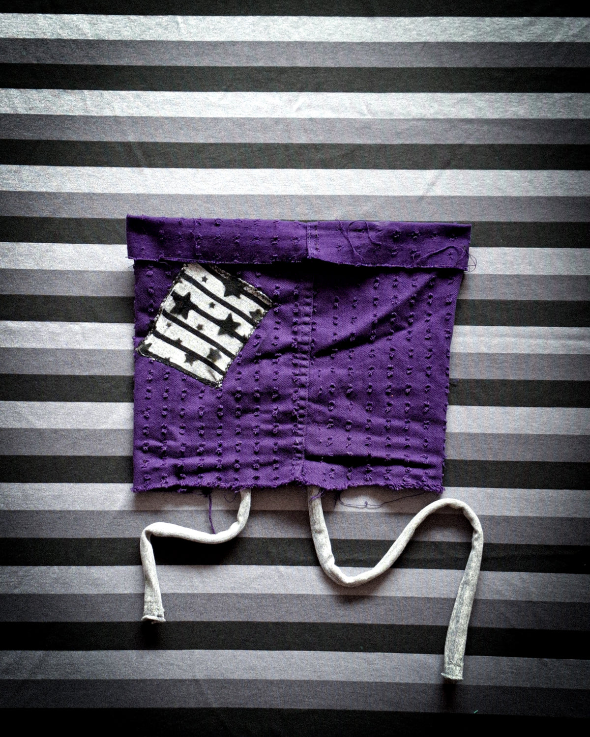 top encorsetado violeta (detalle)