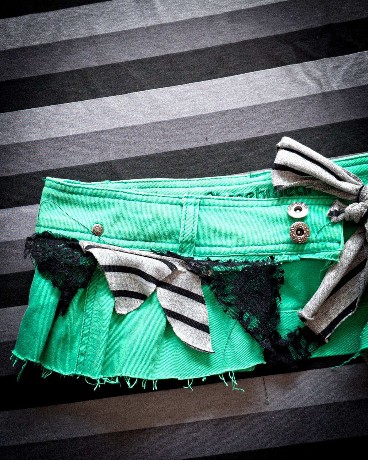 sobrefalda retazos verde