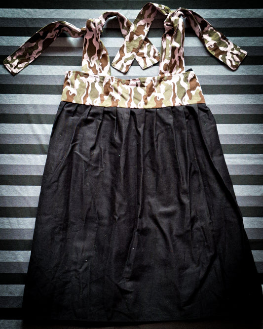 vestidito negro gabardina militar rosa