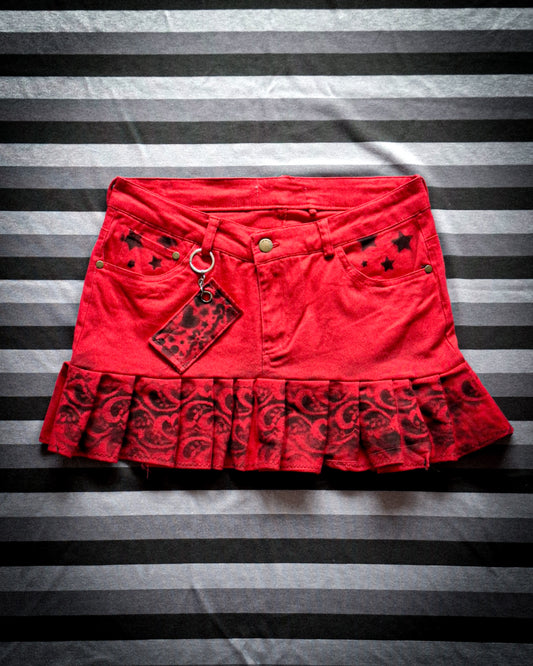 falda roja con negro + llaverito