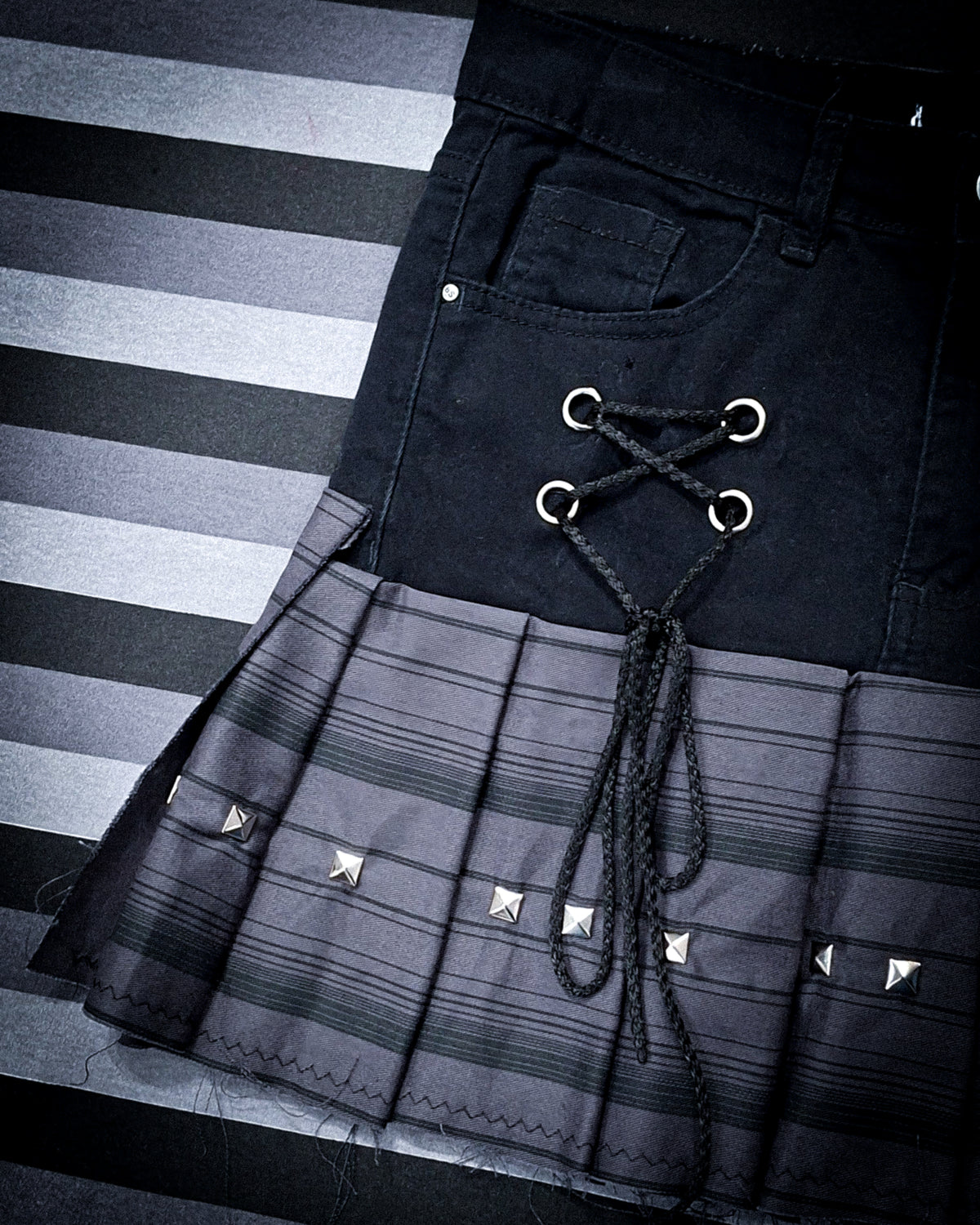 falda negra y gris con tachas