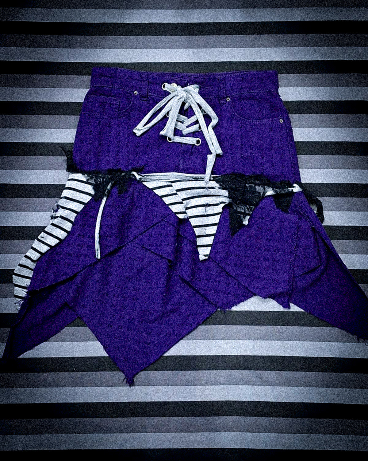 falda violeta emo