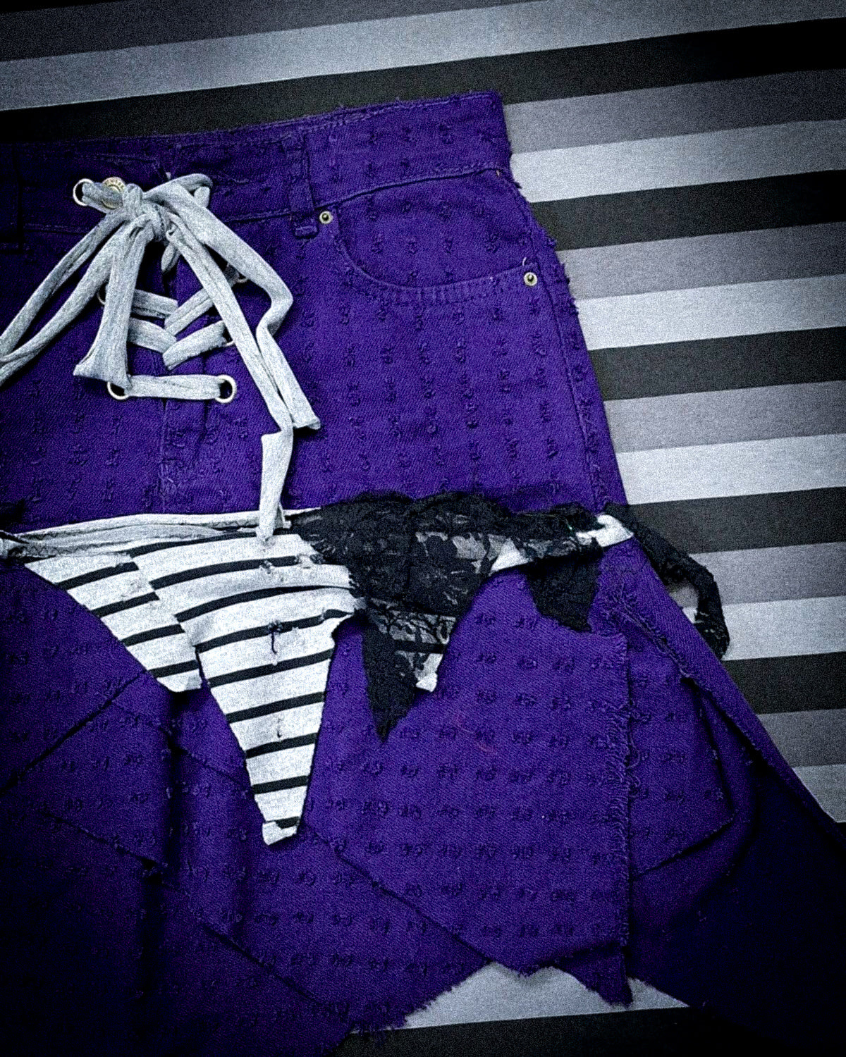 falda violeta emo